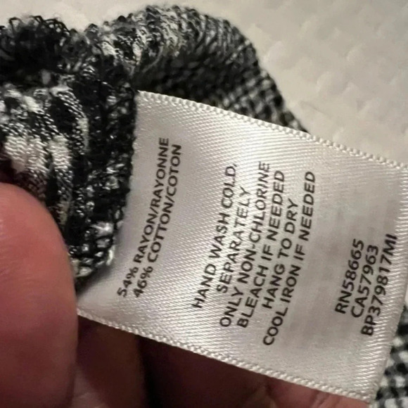 BP-Black and White Tank -Size Large - Picture 4 of 4